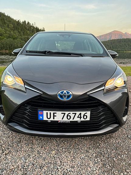 Toyota Yaris 4 of 24