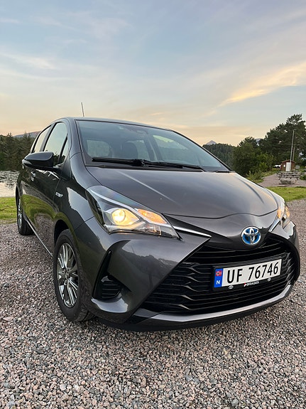 Toyota Yaris 5 of 24