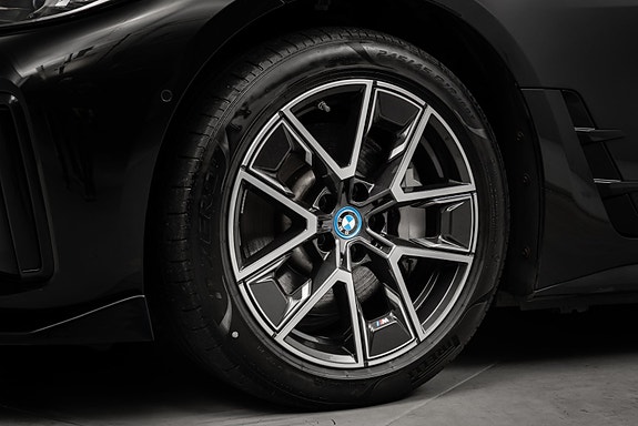 BMW i4 13 of 30
