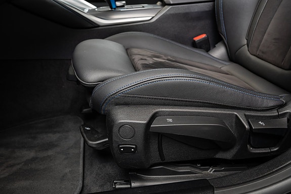 BMW i4 18 of 30