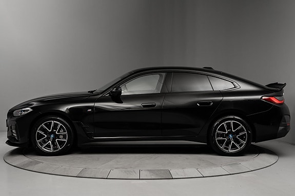 BMW i4 3 of 30