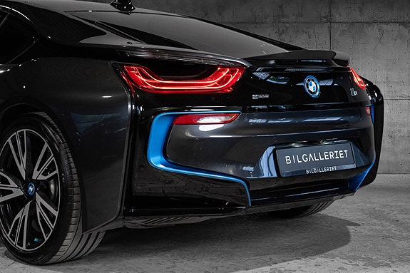 BMW i8 12 of 30
