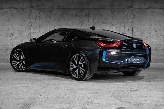 BMW i8 10 of 30