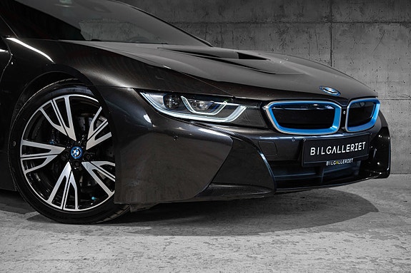 BMW i8 3 of 30