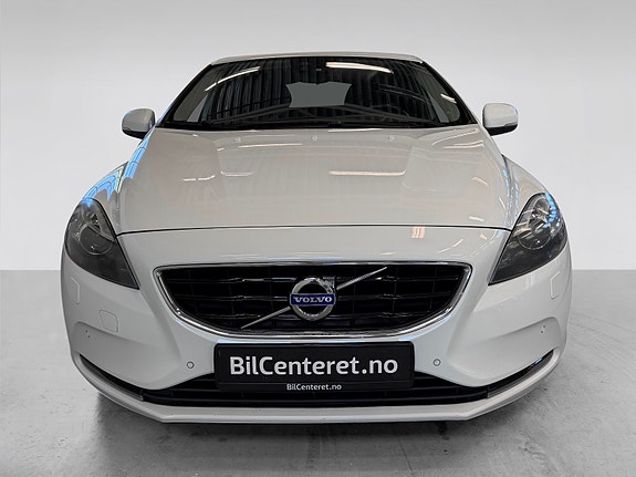 Volvo V40 2 of 30