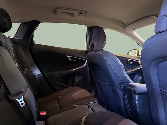 Volvo V40 13 of 30