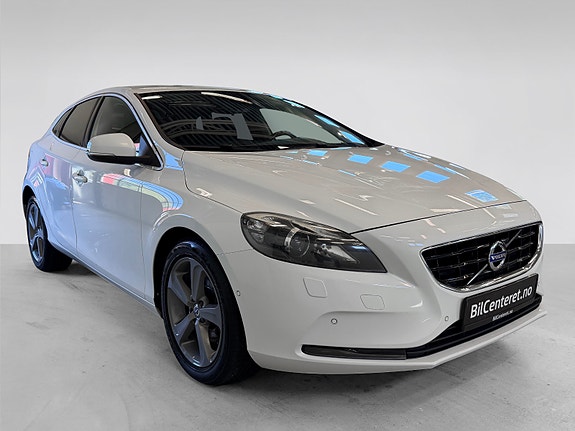 Volvo V40 3 of 30