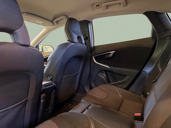 Volvo V40 14 of 30