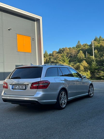 Mercedes-Benz E220 d 4 of 8