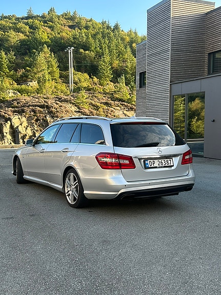 Mercedes-Benz E220 d 3 of 8