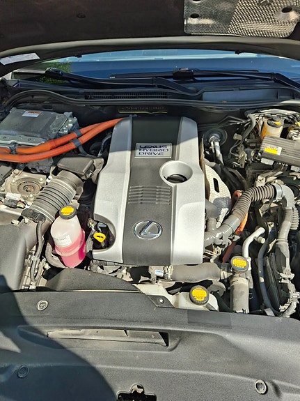 Lexus IS300h 8 of 19