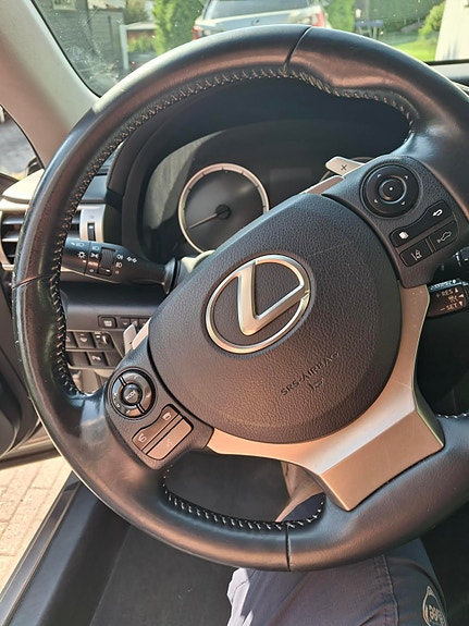 Lexus IS300h 6 of 19