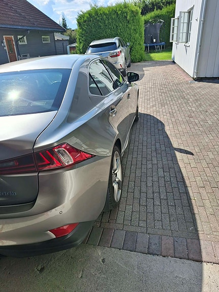 Lexus IS300h 17 of 19