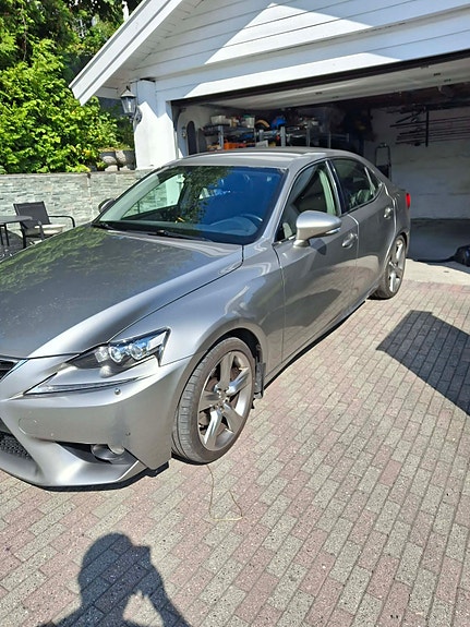 Lexus IS300h 14 of 19