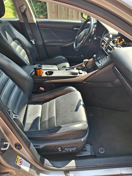 Lexus IS300h 3 of 19
