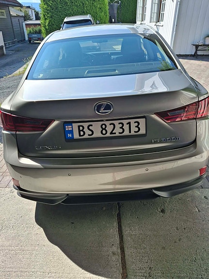 Lexus IS300h 18 of 19