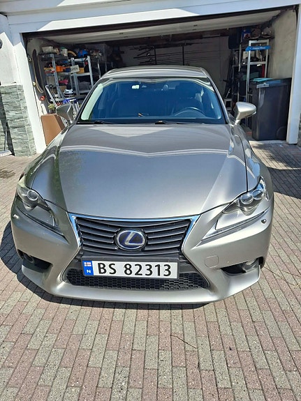 Lexus IS300h 12 of 19