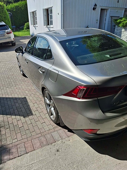 Lexus IS300h 15 of 19