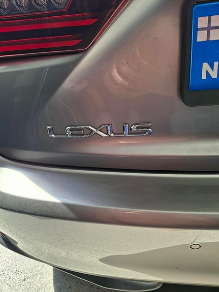 Lexus IS300h 9 of 19