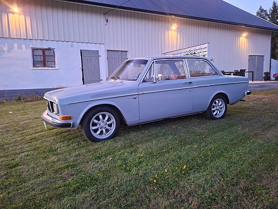 Volvo 140 2 of 10