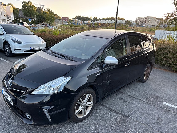 Toyota Prius+ 2 of 15