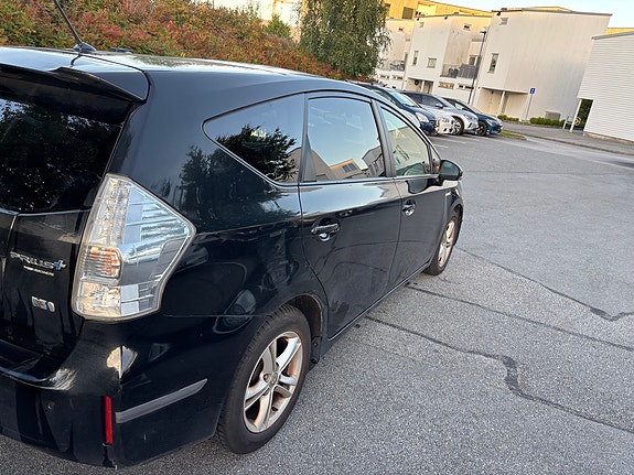 Toyota Prius+ 6 of 15