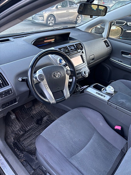 Toyota Prius+ 7 of 15