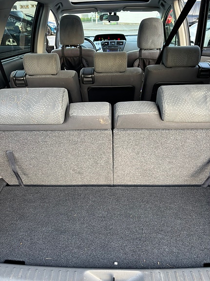 Toyota Prius+ 15 of 15