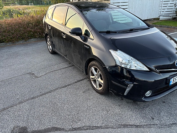 Toyota Prius+ 3 of 15