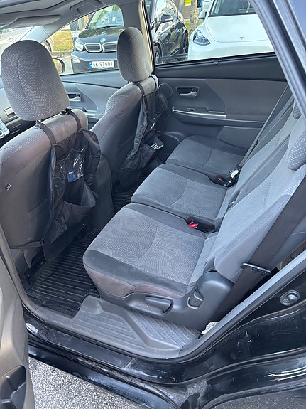 Toyota Prius+ 8 of 15