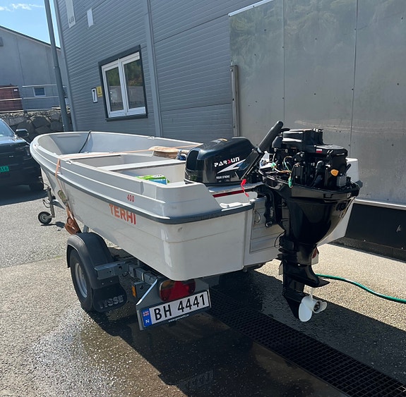Terhi 400 med driftsikker motor (30timer) og henger. 3 of 8