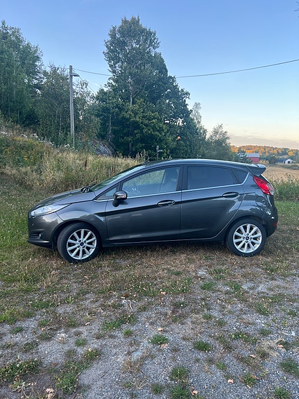 Ford Fiesta 2 of 26
