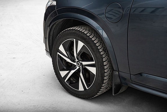 Volvo XC90 10 of 23