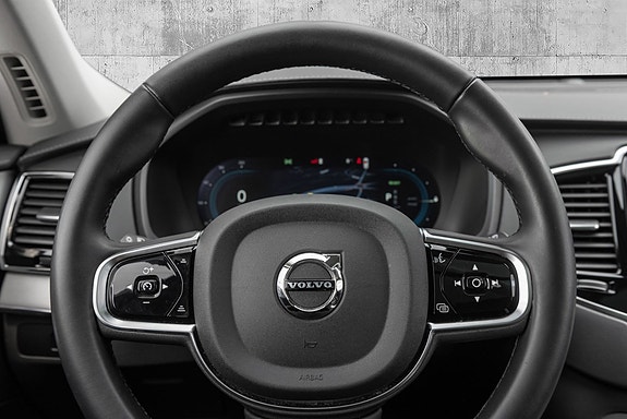 Volvo XC90 13 of 23