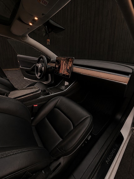 Tesla Model 3 19 of 30