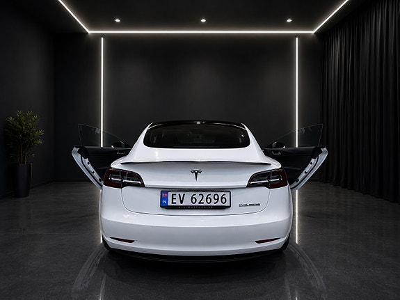 Tesla Model 3 4 of 30