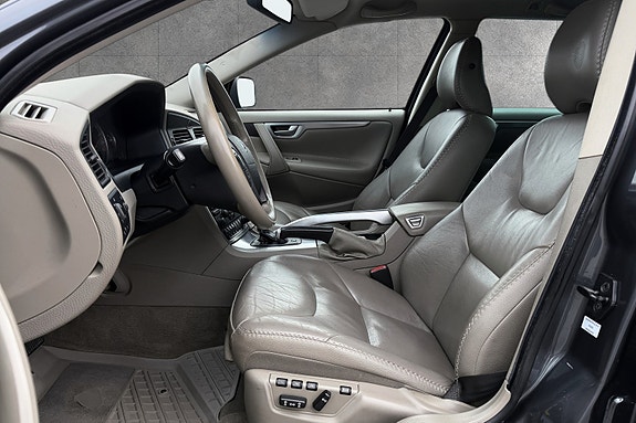 Volvo XC70 14 of 20