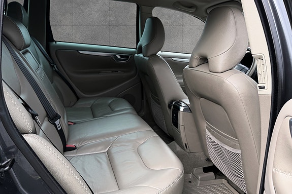 Volvo XC70 13 of 20