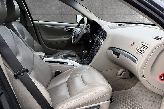 Volvo XC70 12 of 20