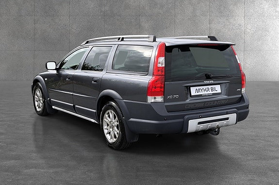 Volvo XC70 2 of 20