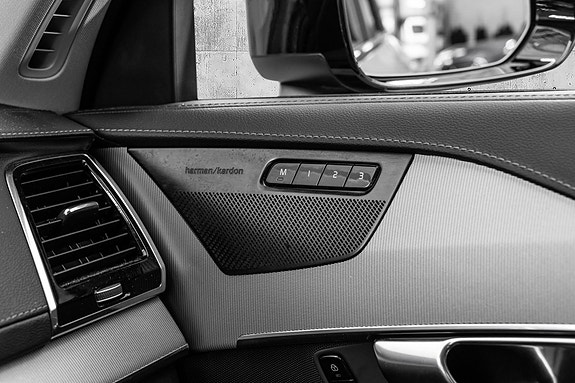 Volvo XC90 24 of 30