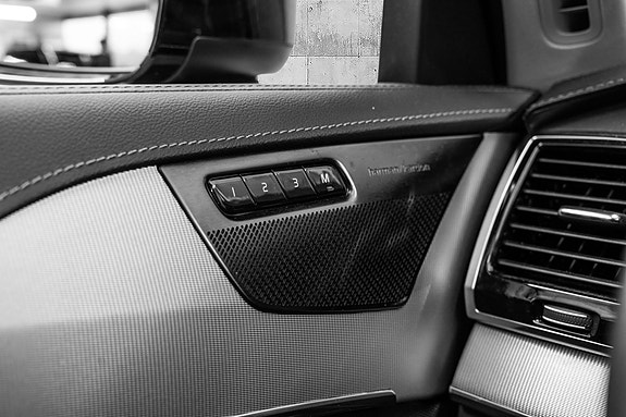 Volvo XC90 23 of 30