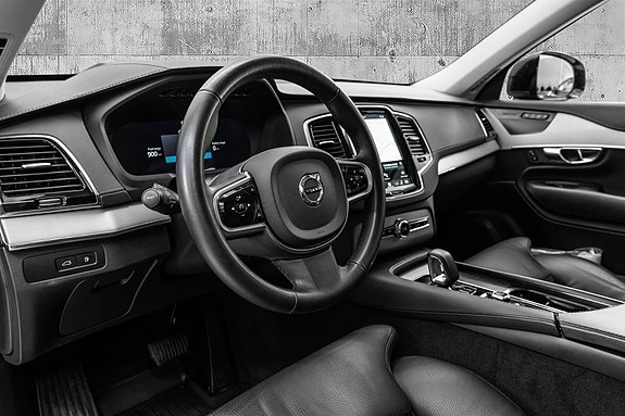 Volvo XC90 12 of 30