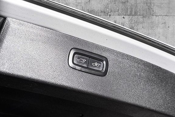 Volvo XC90 30 of 30