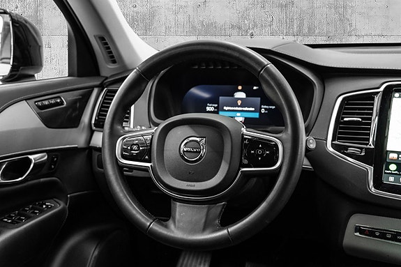 Volvo XC90 16 of 30