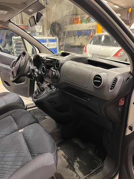 Peugeot Partner 10 of 15