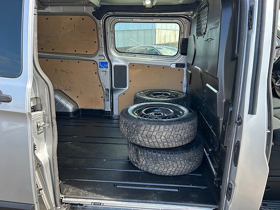 Ford Transit 21 of 23