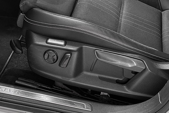 Volkswagen Passat 16 of 30
