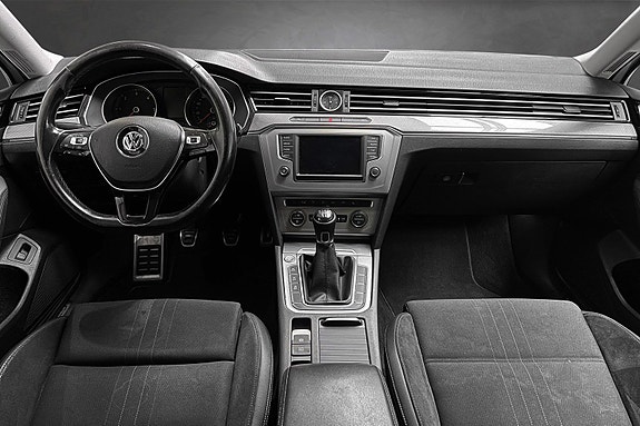 Volkswagen Passat 17 of 30