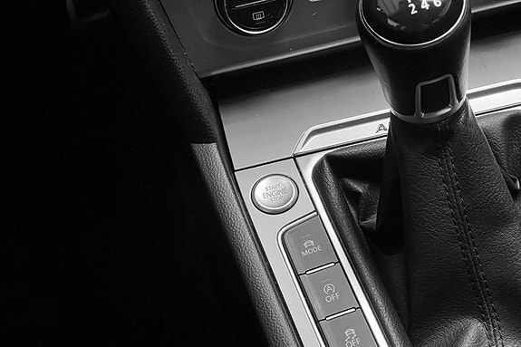 Volkswagen Passat 25 of 30